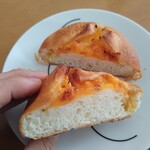 あせる王様 - 五種のチーズパン（230円）