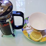 話飲茶屋 つぎはし - ティーサーバーは紅茶の道具ではないといわれているので、これで紅茶を抽出するのはどうかと思いますが　→→　