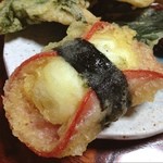 せっちゃんのエクスペリヤンスの家 - 茹で卵をハムで巻いて揚げた「ハムエッグ」。津軽ではポピュラーなお惣菜で、パン粉つけて揚げることも。ハムカツの変形版とも言える。