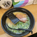 久留米ラーメン 初代 よかろうもん - らーめん 700円