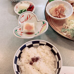 Sekishin - ご飯、ごま豆腐、漬物