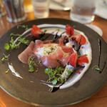 レストラン ラ・マーレ - いちご、生ハム、ブッラータチーズ