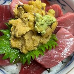 あけみちゃん号 - 正規のうにまぐろ丼です。