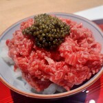 肉割烹 岡田前 - 新潟産白米、卵、松坂牛のイチボのユッケ、自家製キャビア。よ〜く混ぜて食べてくださいね！よ〜く混ぜるとご飯は野菜になりますと言ってました。ほんとか？でも、よ〜く混ぜると脂の甘さが倍増します！