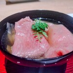 肉割烹 岡田前 - 蓋を閉めるまでおかわりしてくれるます。いくらでも食べれる気がしましたが、後を考えると２杯で我慢してしまいました‥