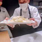 肉割烹 岡田前 - えー、ホワイトアスパラガスがこんな姿に‥。こんな食べ方ありですか？