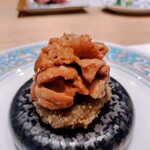 肉割烹 岡田前 - 雲丹と松坂牛のメンチカツ。最初は山盛り雲丹だけをいただいて、最後はあげたてメンチカツと一緒にいただく。こんな贅沢な組み合わせ、たまりません。