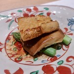 肉割烹 岡田前 - 肉厚鮑とあわび茸。グリーンアスパラを添えて。肉厚でステーキ給べてるような気分。