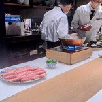 肉割烹 岡田前 - しゃぶしゃぶ準備中。