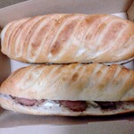 肉割烹 岡田前 - お土産のタンサンド。