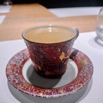 肉割烹 岡田前 - 美しいお皿に珈琲。