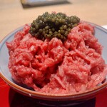 肉割烹 岡田前 - ユッケにキャビア。