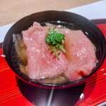 肉割烹 岡田前 - 反則です。松坂牛のしゃぶしゃぶ。ホワイトアスパラも一緒に。出汁が濃厚。