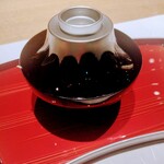 肉割烹 岡田前 - 美しいお皿。富士山。蓋を開けると‥