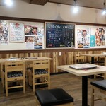 50圓焼鳥 大衆酒場 ぐりどっちん - 店内の様子。