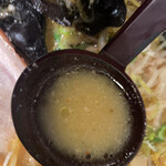 白樺山荘 - 味噌ラーメンのスープ