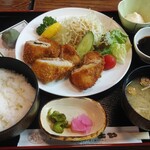 ドライブイン もちや - にじますフライ定食