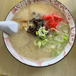 食堂加藤屋 - とんこつラーメン 750円