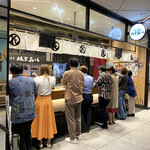 立食い寿司 根室花まる - 店構え