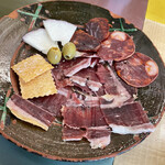 葡萄牙料理 ピリピリ - 生ハム、チョリソー、山羊のチーズ