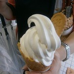 トラピスト特製ソフトクリーム（コーン）320円②