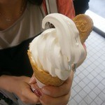 トラピスト特製ソフトクリーム（コーン）320円①