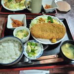 いやさか - 料理写真:ワラジメンチカツ定食１０００円