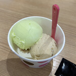 サーティワンアイスクリーム - 料理写真:マスクメロンとナッツフォーユー with 缶バッチ