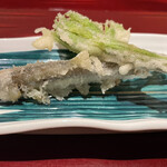 銀座 しのはら - 稚鮎の天ぷら　目があるみたいにかわいらしく