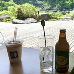 あし湯カフェ エスポ - 最盛期はテラスに椅子を出すのかな？