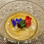 キャビアと春独活のムーズ