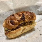 メゾン ムラタ - ミックスビーンズとひき肉ポテトのカレーぱん ¥220