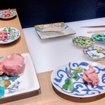 肉割烹 岡田前 - タン先を刺し身で。準備中。