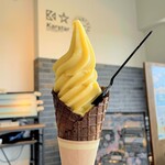 ミネ 秋吉台ジオパークセンター カルスター - 梨ソフトクリーム（500円）