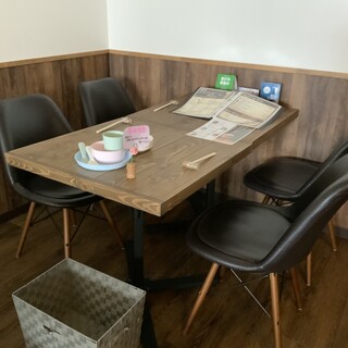 お子様用カトラリー、麺カッターご用意してます。キッズメニューもございます。