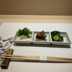 神楽坂 鮨 きもと - しらうお漬け・イワシの梅煮・そら豆(雨蛙仕立て)