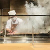 伊勢廣 京橋本店 - ◎ベテランの職人さんが姥目樫備長炭で焼き上げる。