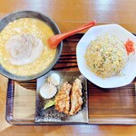 春夏秋灯 分家 - もっともっとおいしいらぁめん味噌　850円
            もっともっと満腹Bセット　600円