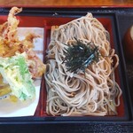 Akegarasu - ゲソ天ざる蕎麦　950円