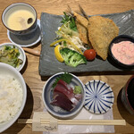 長浜鮮魚卸直営店 米と魚 - アジフライをチョイス（今日の刺身はブリとカツオ）