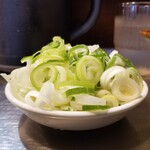 滝野川 大勝軒 - ネギ、山盛り。