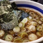 滝野川 大勝軒 - つけ汁の表情。