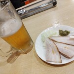 焼メシ焼スパ金太郎 - 飲みかけ生ビール　わさびチャーシュー