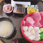 お食事処 かもめ - マグロホタテ