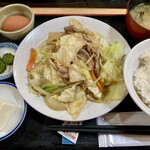 福徳食堂 - 料理写真:「肉野菜炒め定食生卵付」830円也。税込。