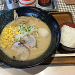 麺道場 - 極み味噌とサービスライス