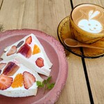 JULES VERNE COFFEE - フルーツサンドとカフェラテ