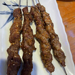 Tokyo Musurimu Hanten - 名物、羊の串焼き、こらは食べた方が良い