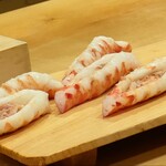 鮨　仙八 - 頭を仕込んだ肉厚の車海老