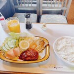 オランダ - ハンバーグ定食。